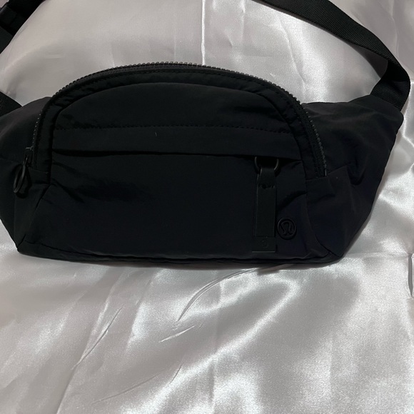 lululemon athletica Handbags - 🖤Lululemon On the Beat Belt Bag🖤